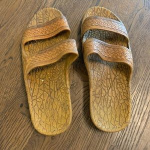 Hawaiian Taiwan Pali brown sandals size 8